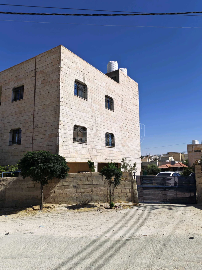 فيلا/منزل في منزل مستقل للبيع 3 طوابق 4 شقق - 140,000 دأ - صورة 2