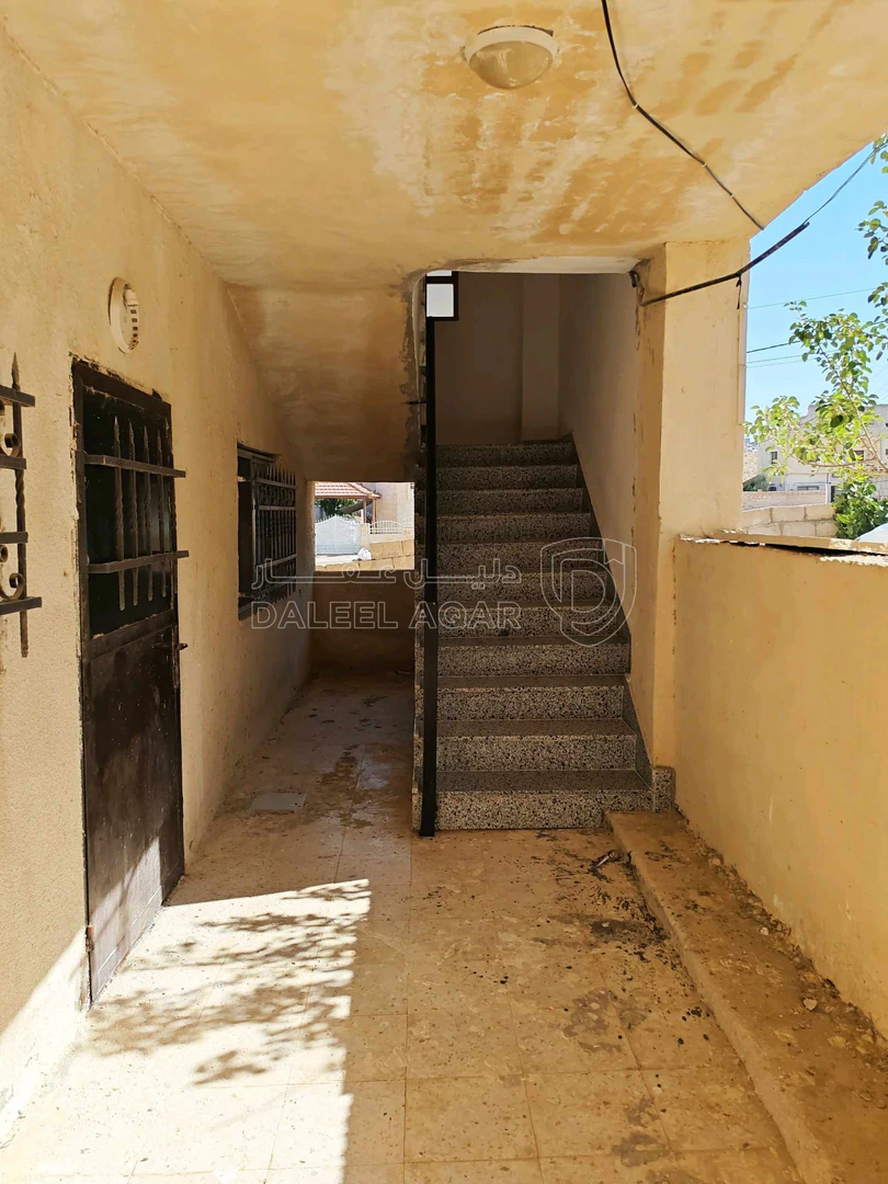 فيلا/منزل في منزل مستقل للبيع 3 طوابق 4 شقق - 140,000 دأ - صورة 4