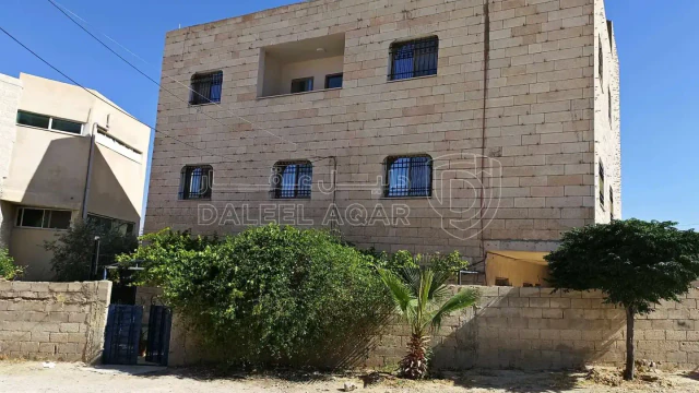 فيلا/منزل - منزل مستقل للبيع 3 طوابق 4 شقق - 140000 دأ
