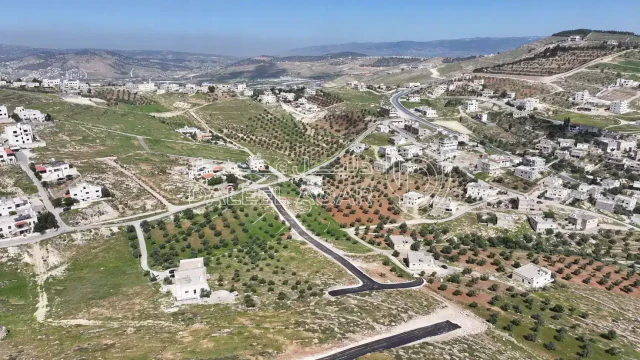 أرض في أرض مميزة في أم رمانة – شارع الاردن - 55,000 دأ - صورة 1