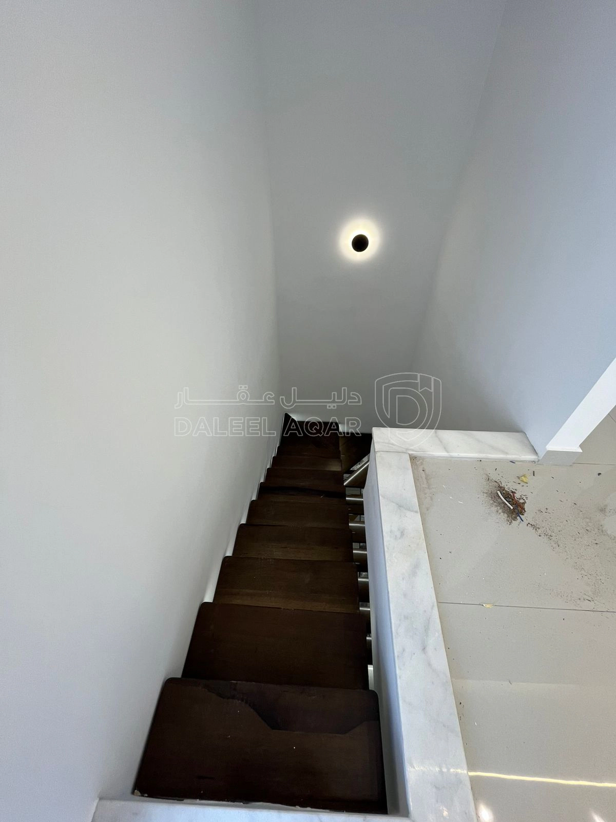 شقة في ثالث مع روف تشطيب فلل في مرج الحمام اسكان عالية  - 168,000 دأ - صورة 1