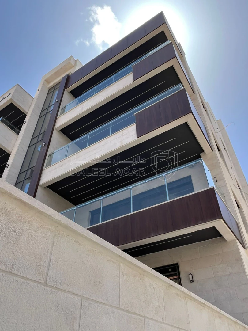 شقة في ثالث مع روف تشطيب فلل في مرج الحمام اسكان عالية  - 168,000 دأ - صورة 1