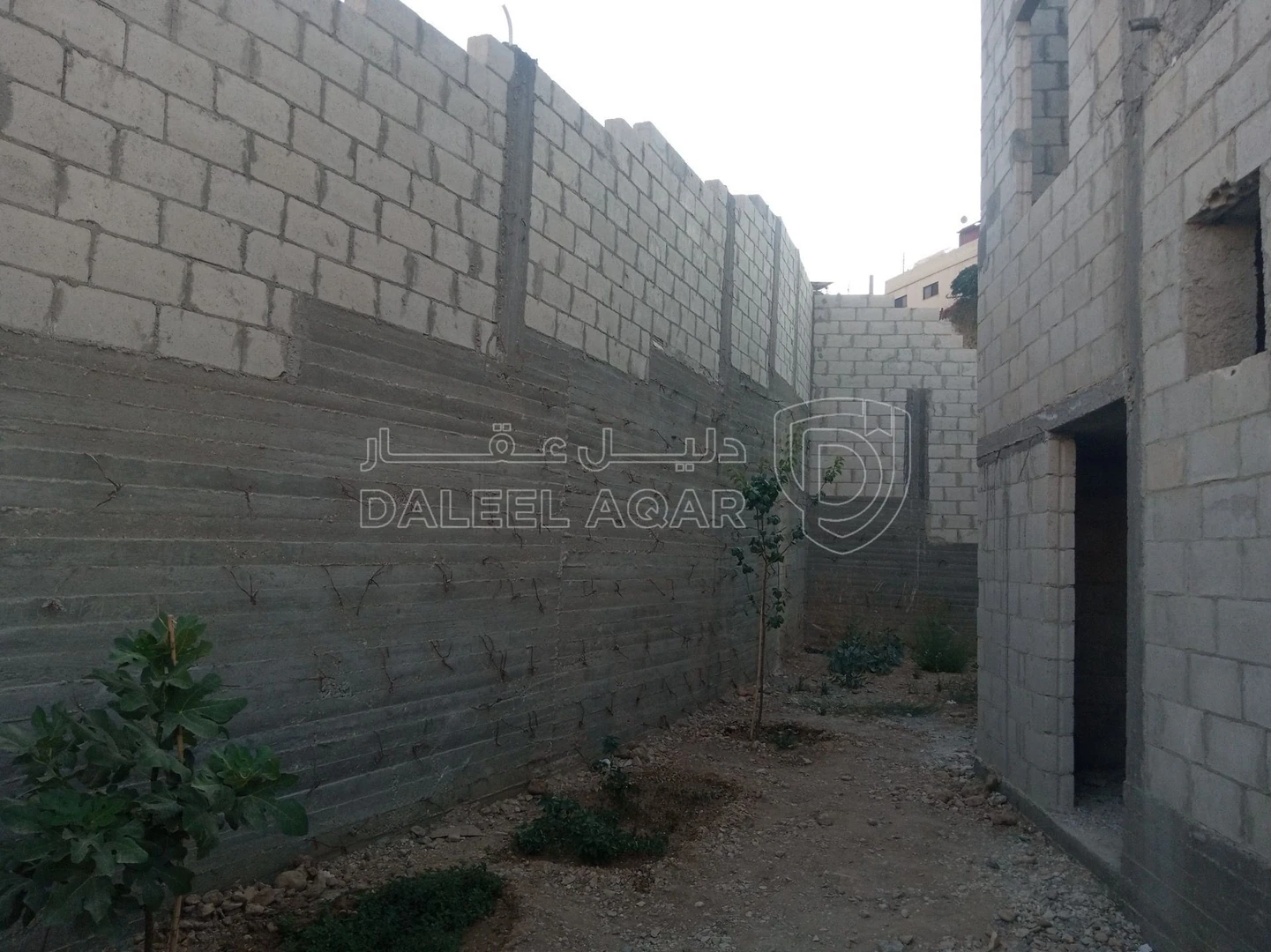 فيلا/منزل في الزرقاء مقابل صالة لافندر - 47,000 دأ - صورة 1