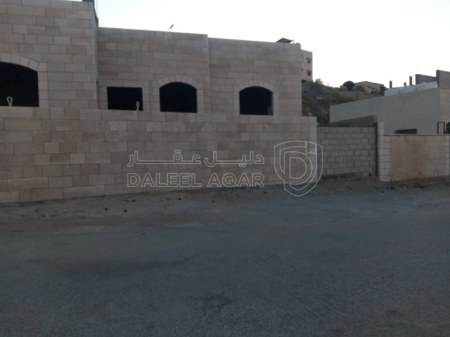 فيلا/منزل في الزرقاء مقابل صالة لافندر - 47,000 دأ - صورة 1