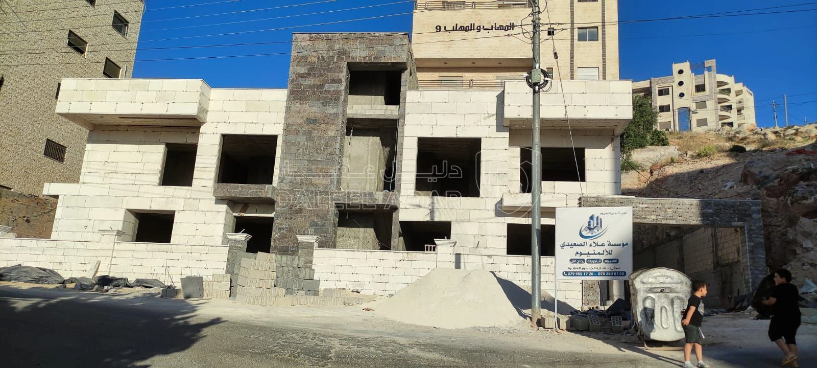 فيلا/منزل في عمان ابو نصير ام بطمة 8 على شارع الاردن الرئيسي  - 350,000 دأ - صورة 1