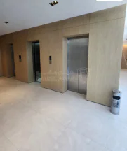 مكتب/تجاري في عمان شارع المطار مدخل من كوريدور عبدون - 175,000 دأ - صورة NaN