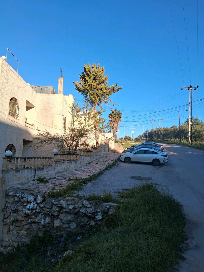 مبنى في عمان-ناعور-الروضه-بالقرب من مسجد أبو بكر الصديق  - 240,000 دأ - صورة 1