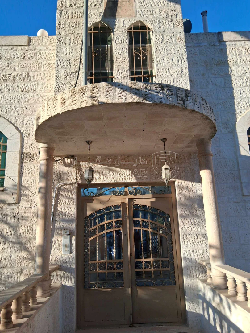 مبنى في عمان-ناعور-الروضه-بالقرب من مسجد أبو بكر الصديق  - 240,000 دأ - صورة 1