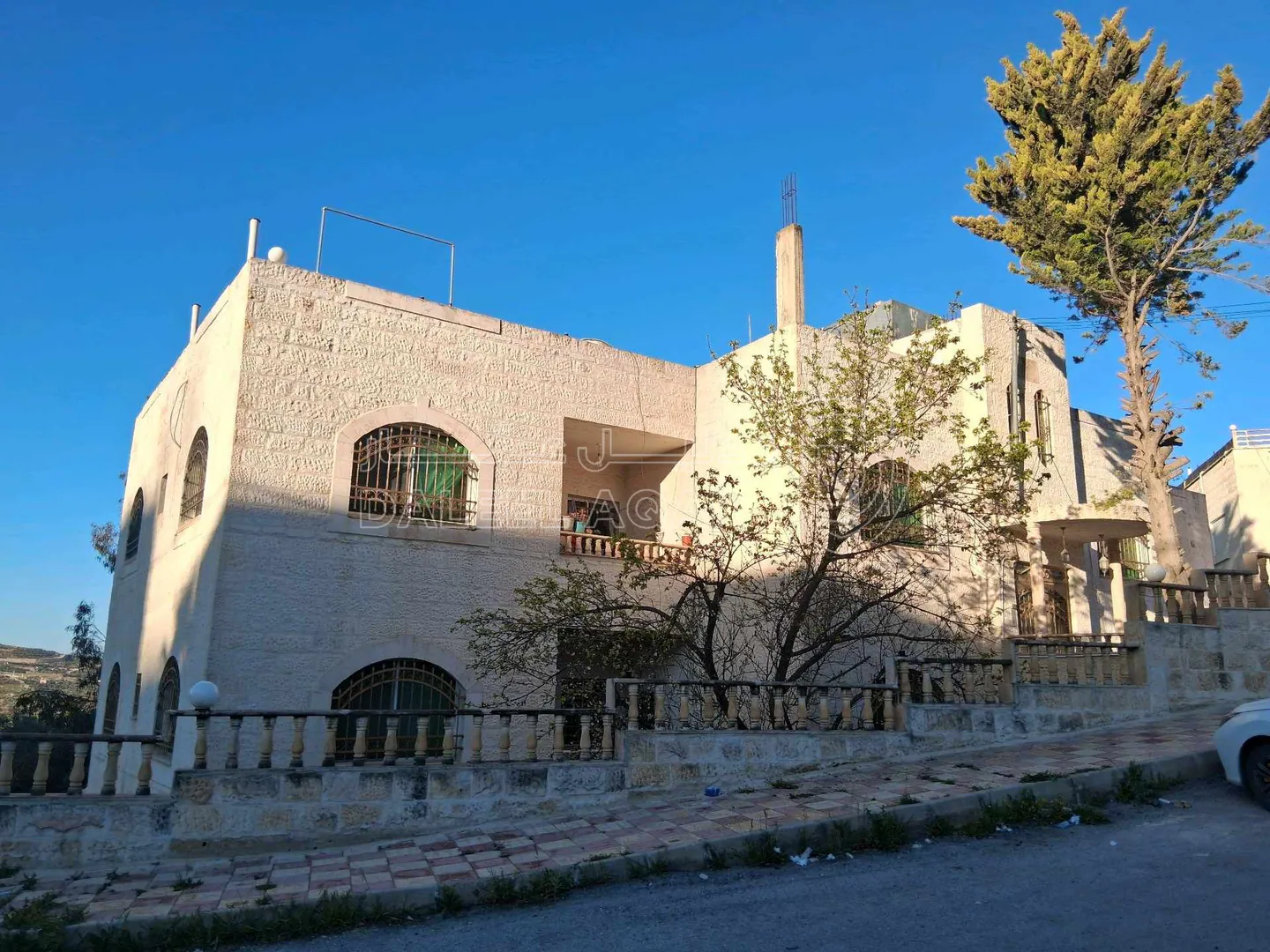 مبنى في عمان-ناعور-الروضه-بالقرب من مسجد أبو بكر الصديق  - 240,000 دأ - صورة 1