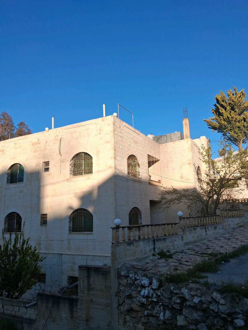 مبنى في عمان-ناعور-الروضه-بالقرب من مسجد أبو بكر الصديق  - 240,000 دأ - صورة 1