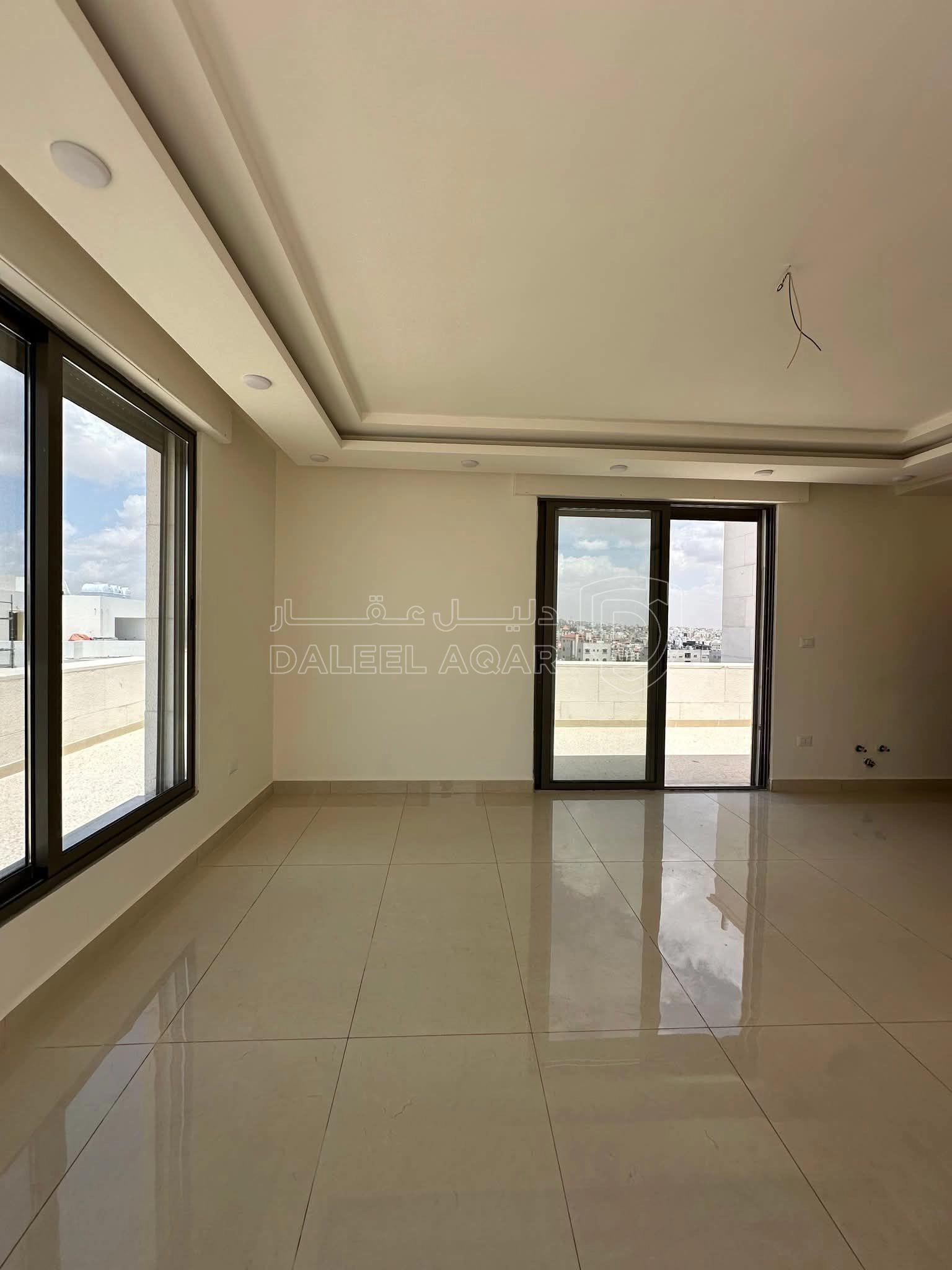 شقة في خلدا - بالقرب من مطعم ورد - 85,000 دأ - صورة 1