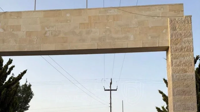 أرض في ارض للبيع الطنيب  قرب دوار جامعة الشرق الاوسط - 126,000 دأ - صورة NaN