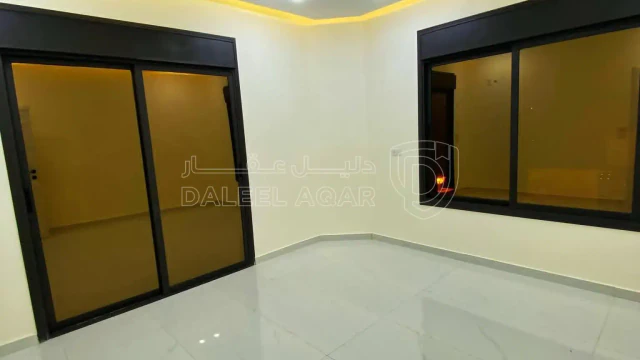 شقة - اربد - الحي الشرقي - قرب حديقة تونس ودوار الدرة  - 55000 دأ