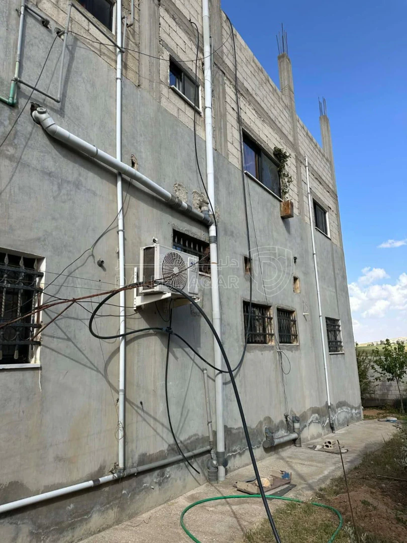 فيلا/منزل في الزرقاء دوارة خلف محطة جوبترول - 110,000 دأ - صورة 1