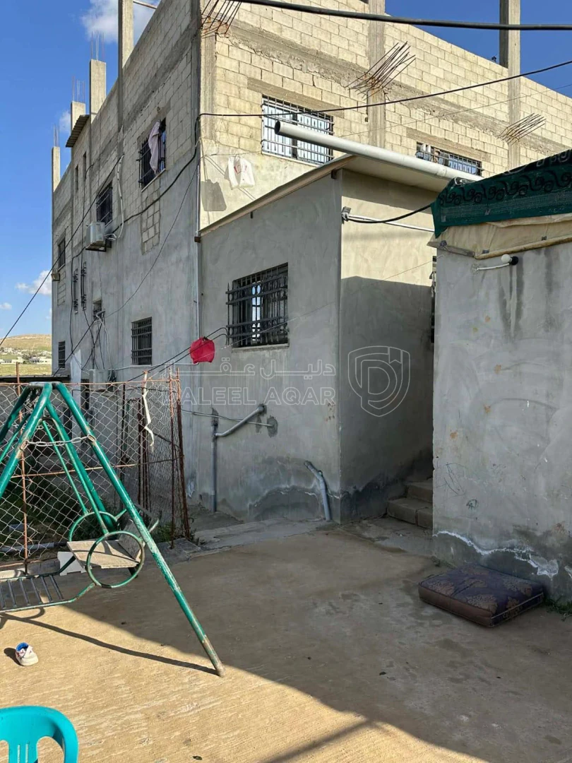 فيلا/منزل في الزرقاء دوارة خلف محطة جوبترول - 110,000 دأ - صورة 1