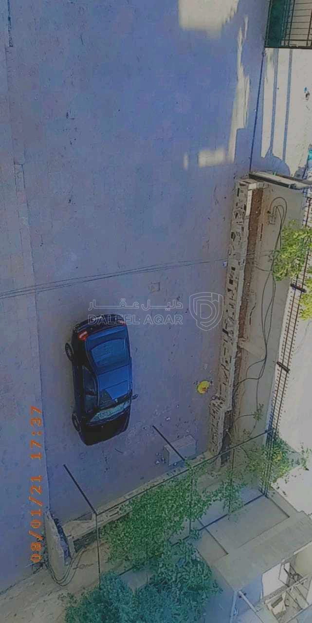 مبنى في بناية سكنية تتكون من ثلاث طوابق حيث كل طابق 4 شقق - 204,000 دأ - صورة 1