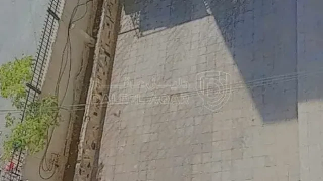 مبنى - بناية سكنية تتكون من ثلاث طوابق حيث كل طابق 4 شقق - 204000 دأ