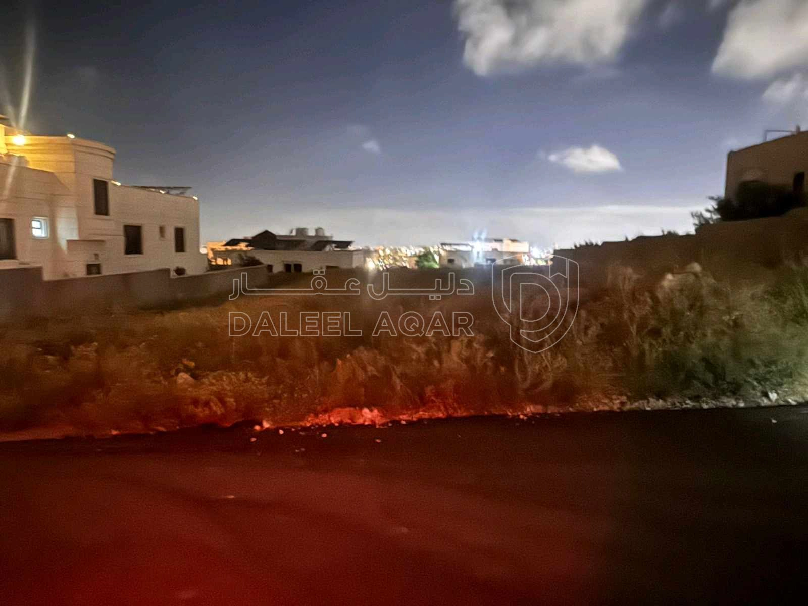 أرض في أرض أ خاص للبيع في ناطفة / حوض فروخ — 884م — واجهة - 145,000 دأ - صورة 1