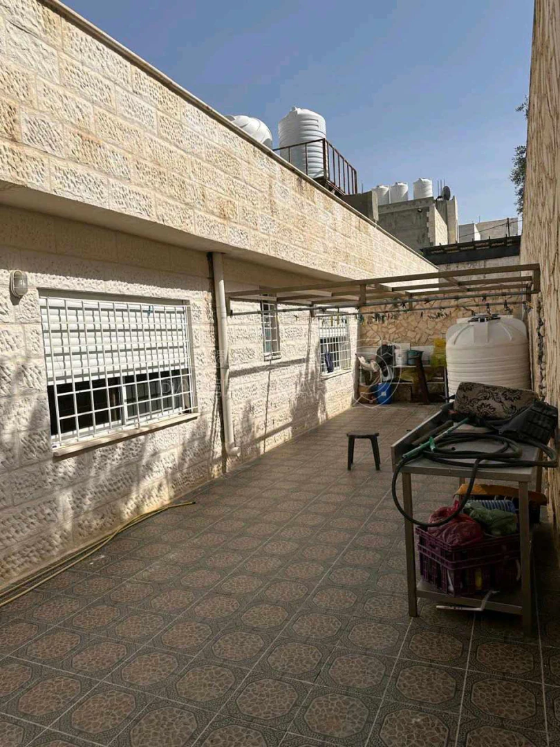 فيلا/منزل في الحنو / ام الدنانير  - 135,000 دأ - صورة 1