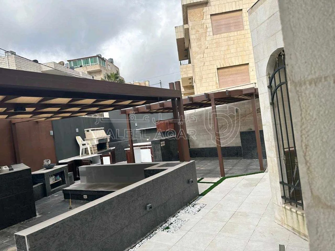 فيلا/منزل في حنوطيا الشارع الموازي لشارع الملك عبدالله مع اطلال - 580,000 دأ - صورة 1