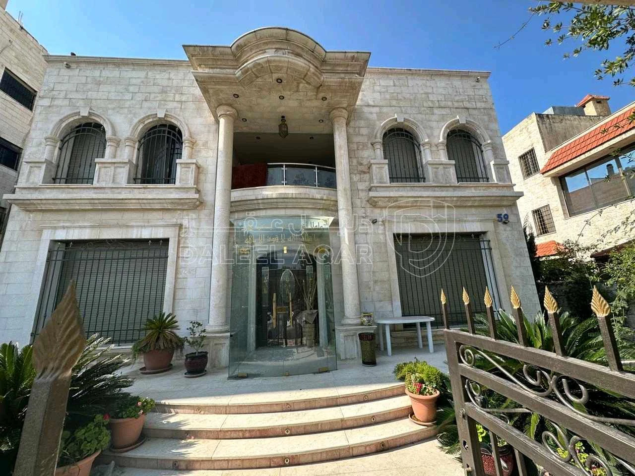 فيلا/منزل في حنوطيا الشارع الموازي لشارع الملك عبدالله مع اطلال - 580,000 دأ - صورة 1