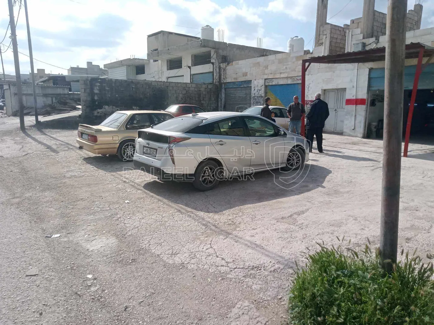 مبنى في إربد دوار المدينة الصناعية خلف محلات ابو الحجل - 110,000 دأ - صورة 1