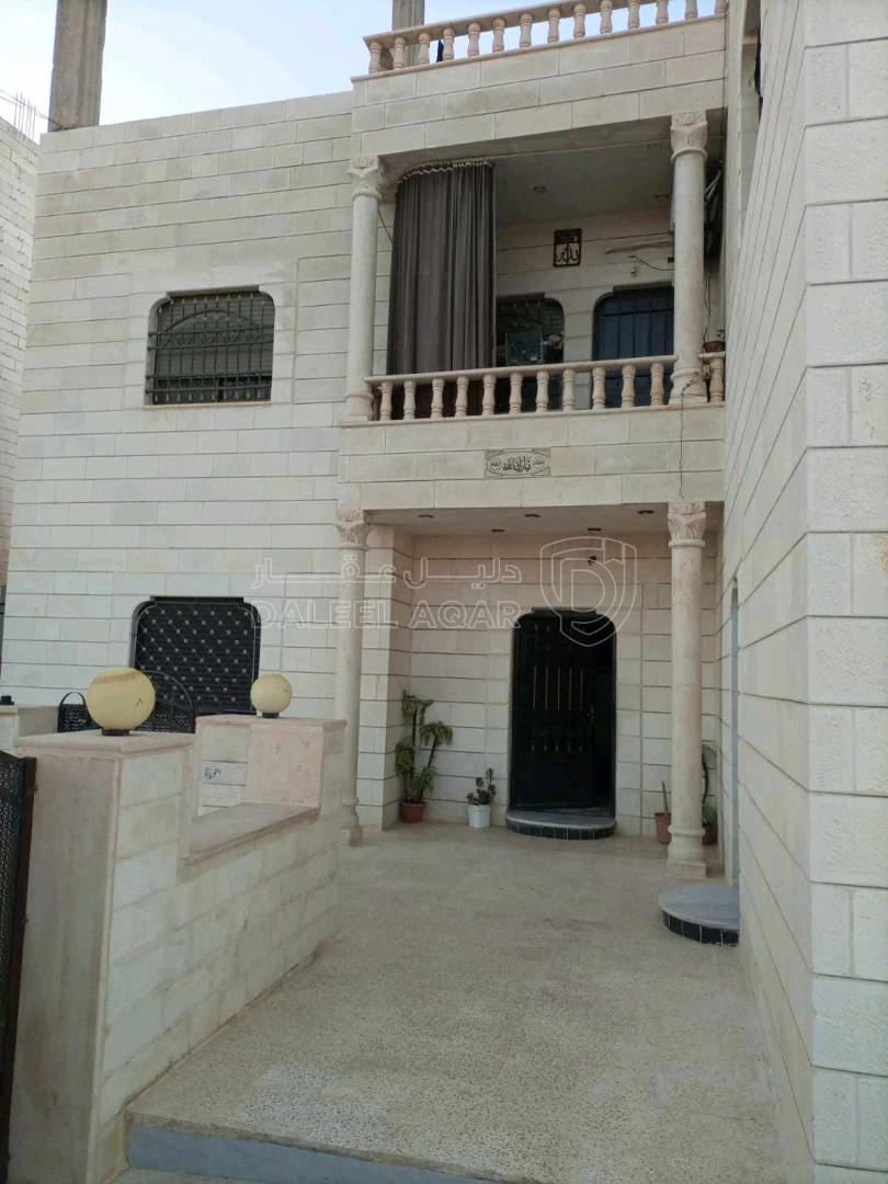 فيلا/منزل في ماركا الجنوبية - المرقب _بالقرب من شارع الرحاب - 140,000 دأ - صورة 1