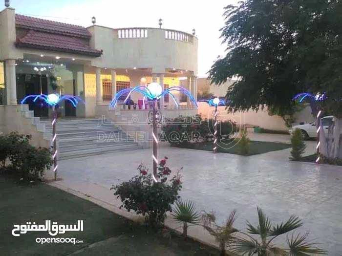 فيلا/منزل في محافظة المفرق اول ضاحية الملك عبدالله - 115,000 دأ - صورة 1