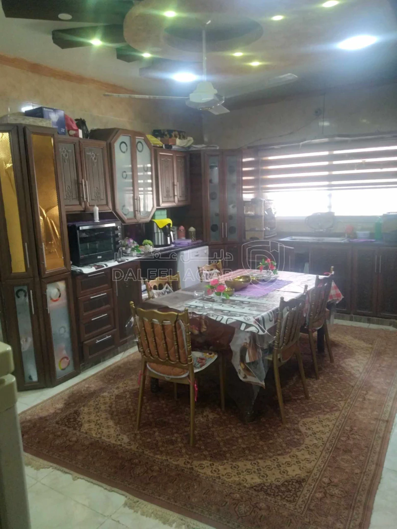 فيلا/منزل في محافظة المفرق اول ضاحية الملك عبدالله - 115,000 دأ - صورة 1