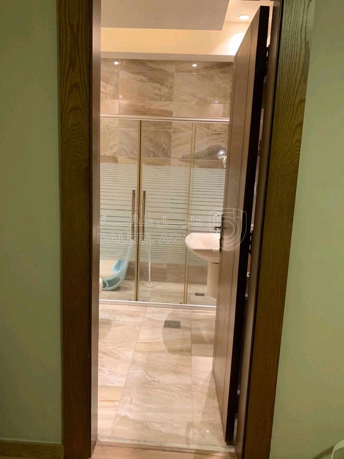شقة في خلف مديرية الامن العام . قريبه على شارع خدمات المطار ( تقاطع جسر ناعور ) - 145,000 دأ - صورة 1