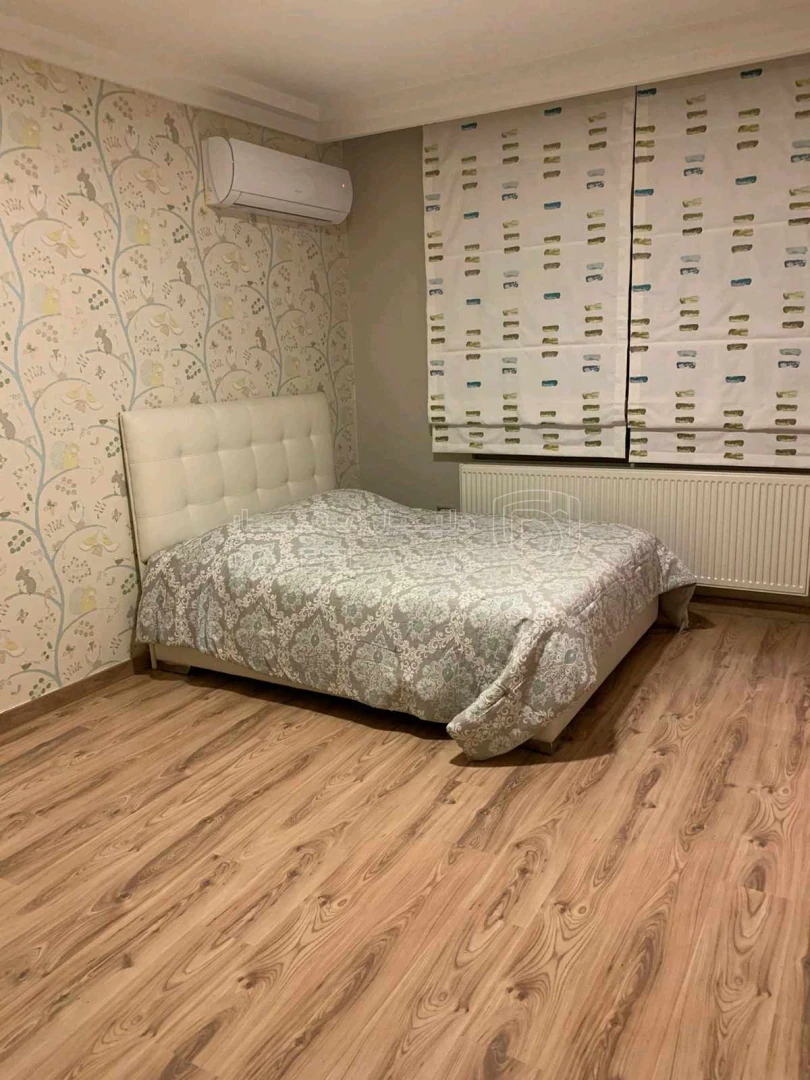 شقة في خلف مديرية الامن العام . قريبه على شارع خدمات المطار ( تقاطع جسر ناعور ) - 145,000 دأ - صورة 1