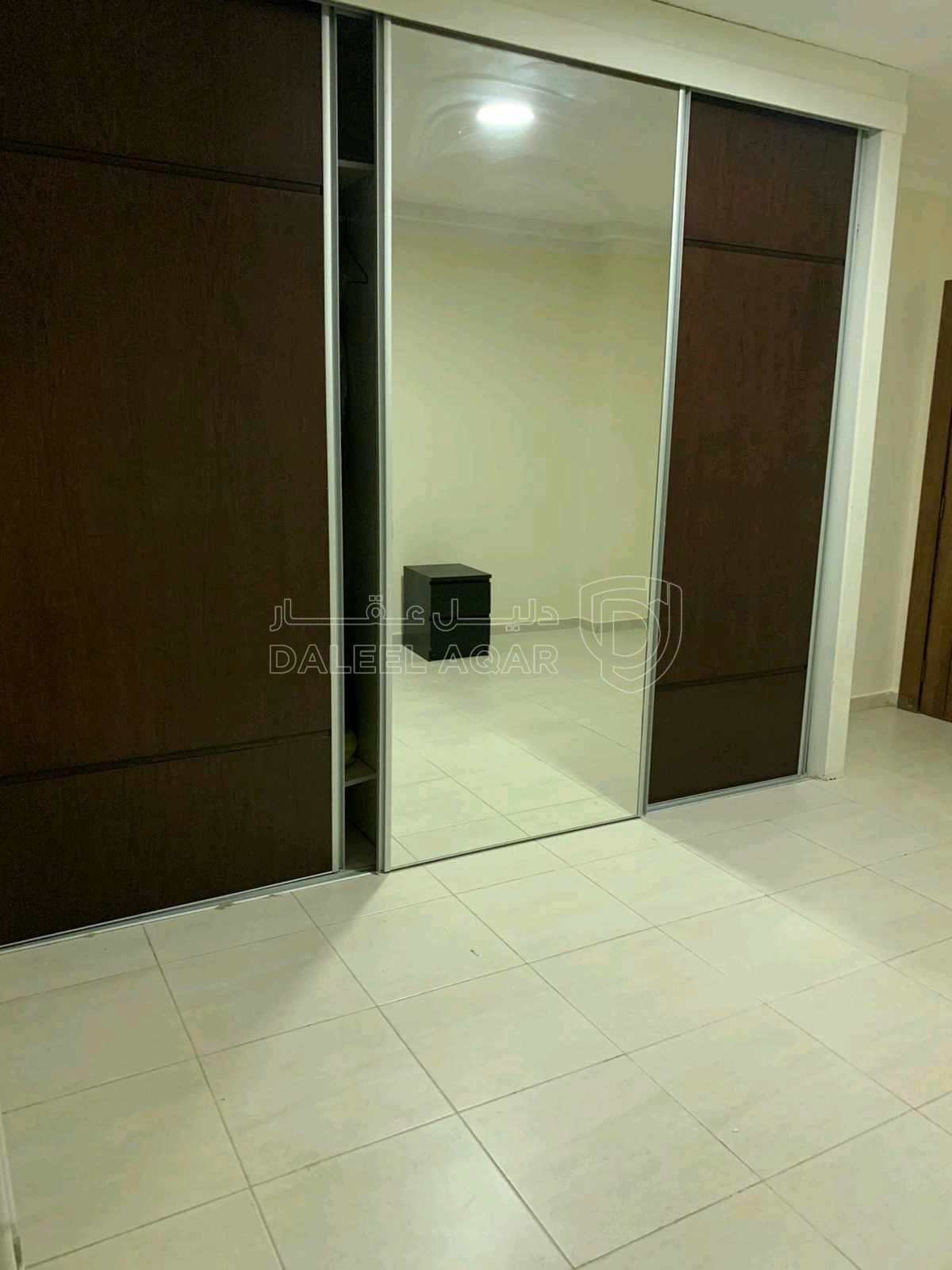 شقة في خلف مديرية الامن العام . قريبه على شارع خدمات المطار ( تقاطع جسر ناعور ) - 145,000 دأ - صورة 1
