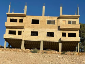 مبنى في اربد ، زبدة فركوح ، بالقرب من المركز الغربي  - 250,000 دأ - صورة NaN