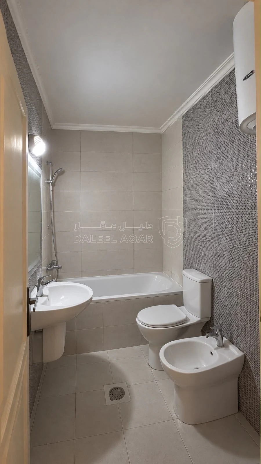 شقة في عمان حي نايفه من قرب مستشفى الامير حمزه - 38,000 دأ - صورة 5