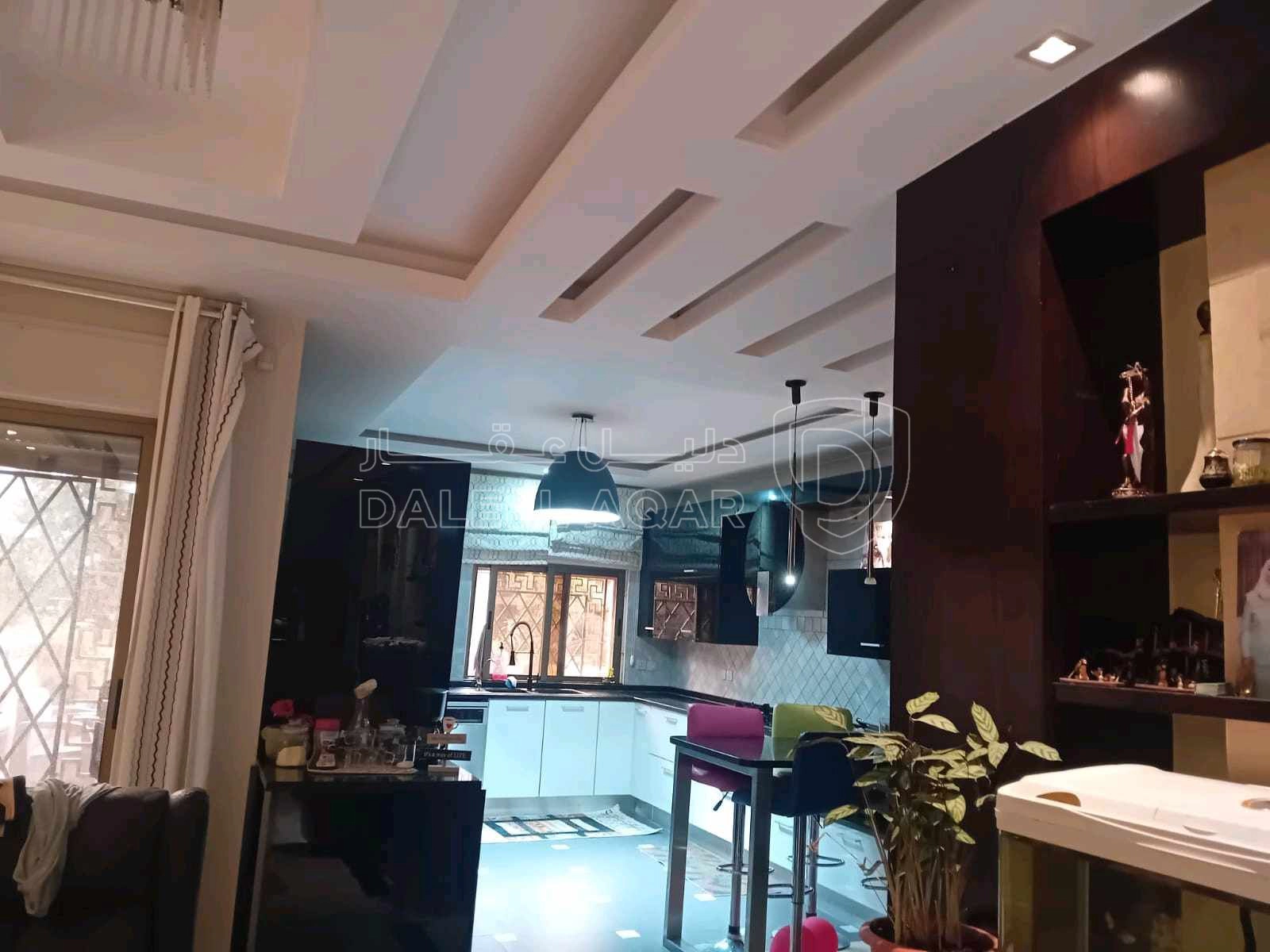شقة في عماره ٤٢ - 140,000 دأ - صورة 1