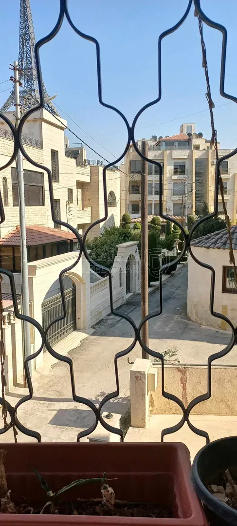 شقة في عمان بين شارع المدينة المنورة والموفنبيك - 86,000 دأ - صورة 1