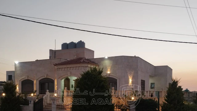 فيلا/منزل في بيت شبه فيلا طابقين على شارعين  كل طابق منفصل - 285,000 دأ - صورة NaN