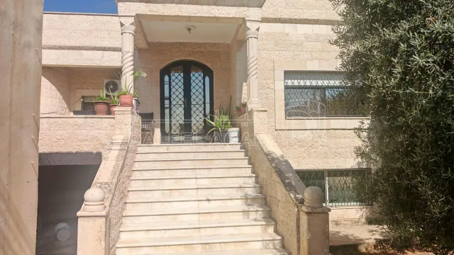 أرض - اربد الحي الشرقي على الشارع الرئيسي - 420000 دأ