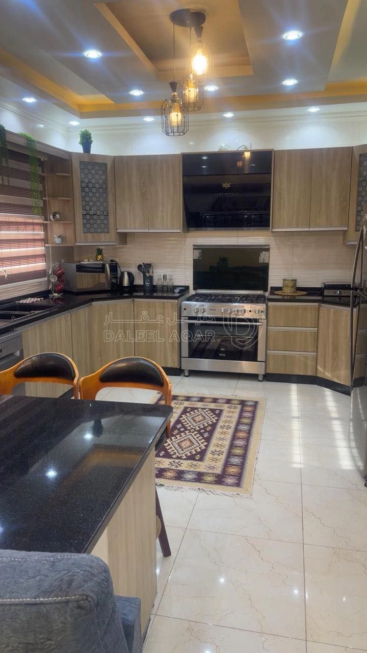 فيلا/منزل في اتوستراد عمان الزرقا حي الجندي  - 155,000 دأ - صورة 1