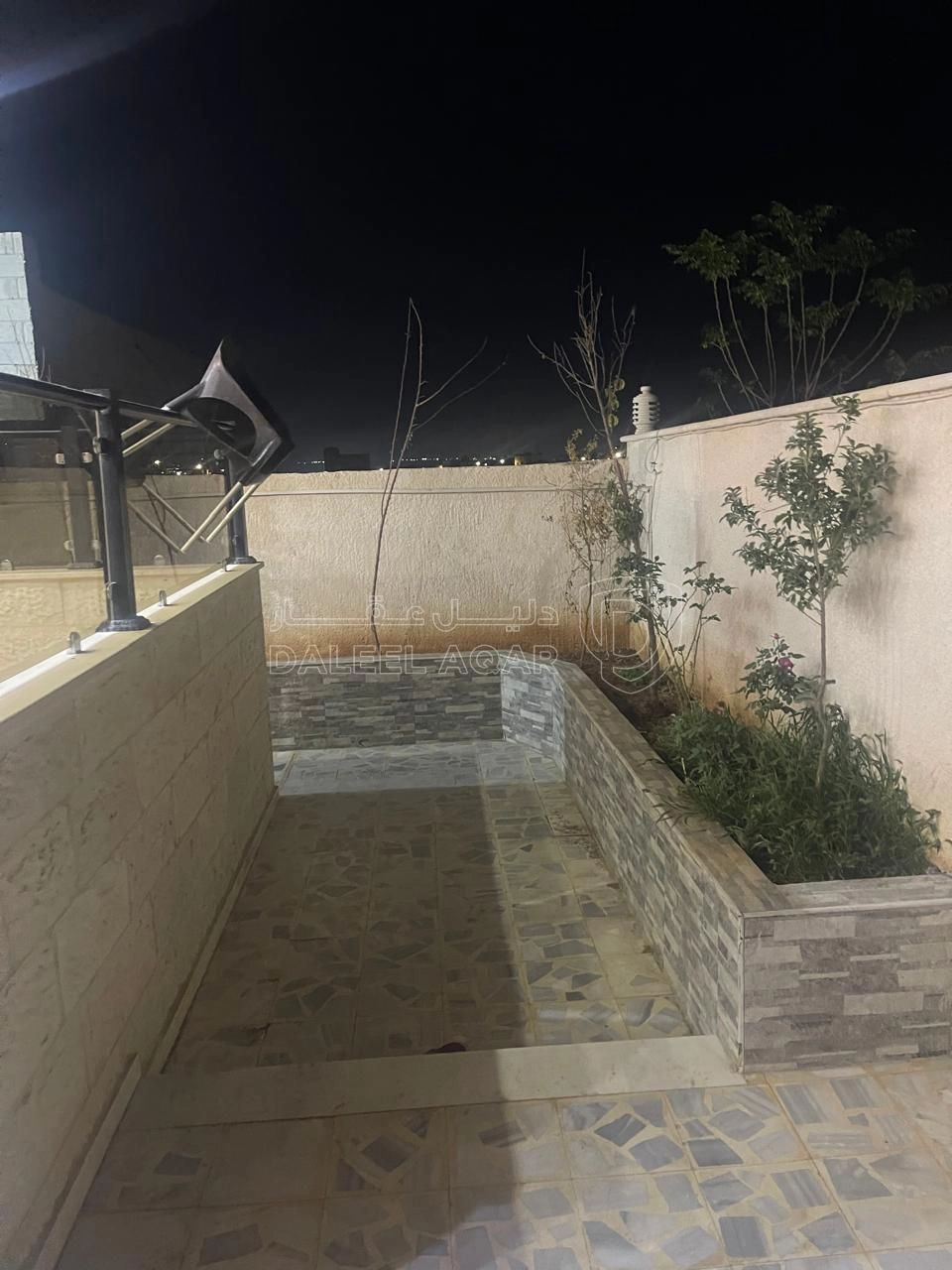 فيلا/منزل في اتوستراد عمان الزرقا حي الجندي  - 155,000 دأ - صورة 1