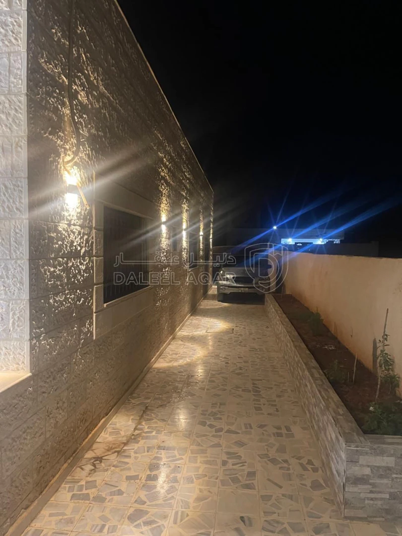 فيلا/منزل في اتوستراد عمان الزرقا حي الجندي  - 155,000 دأ - صورة 1