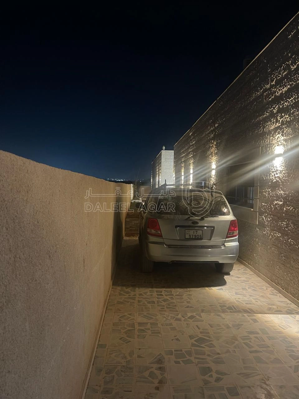 فيلا/منزل في اتوستراد عمان الزرقا حي الجندي  - 155,000 دأ - صورة 1