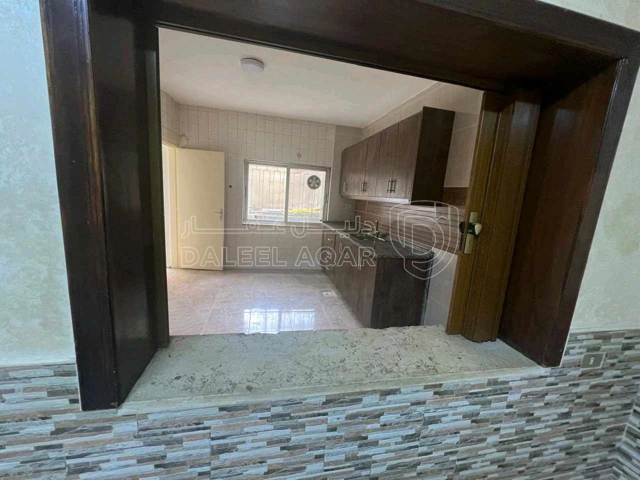 شقة في عمان ضاحية الحسين للإسكان - 57,000 دأ - صورة 1