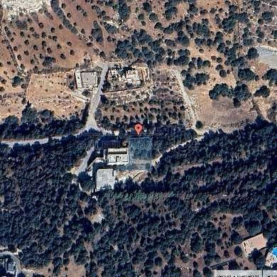 أرض في ارض باطلالة عالية للبيع في ماحص بمساحة ارض 813م - 120,000 دأ - صورة 1