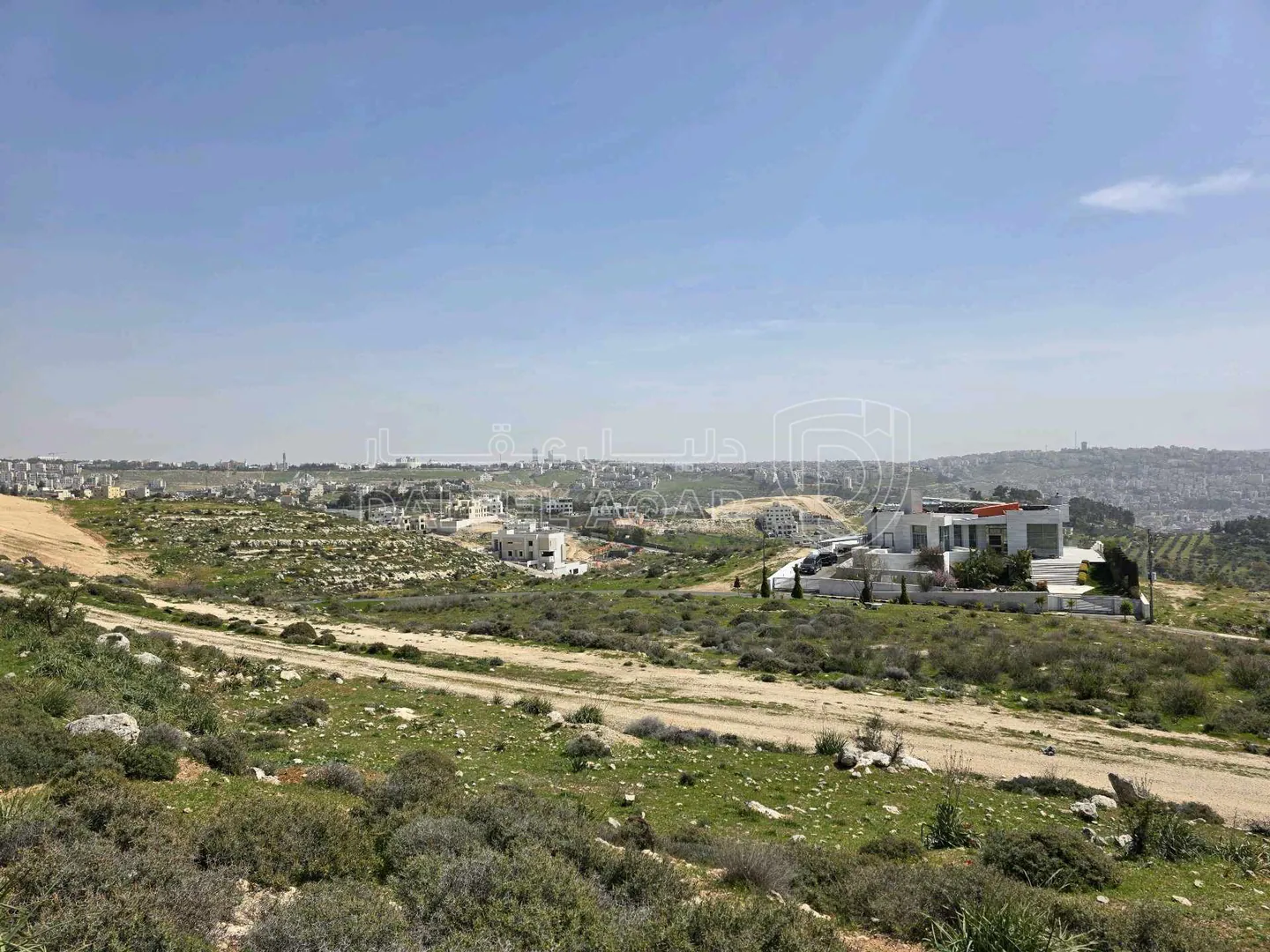 أرض في قطعة مميزة في ابو ركبة بموقعها واطلالتها وسعرها  - 600,000 دأ - صورة 1