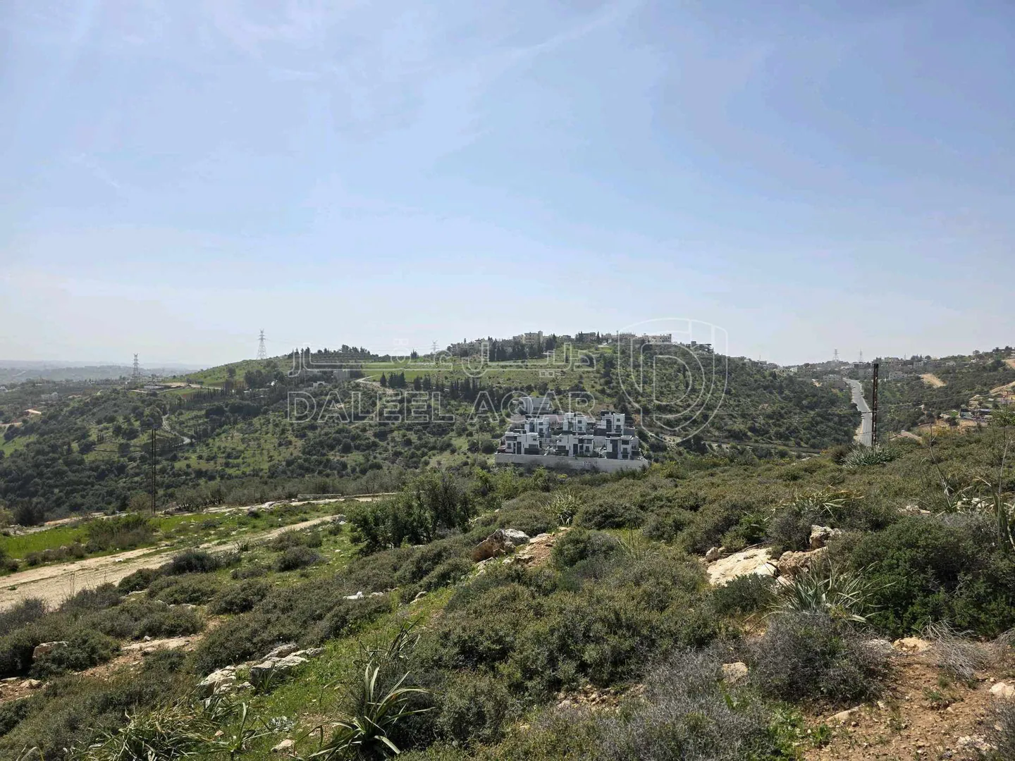 أرض في قطعة مميزة في ابو ركبة بموقعها واطلالتها وسعرها  - 600,000 دأ - صورة 1