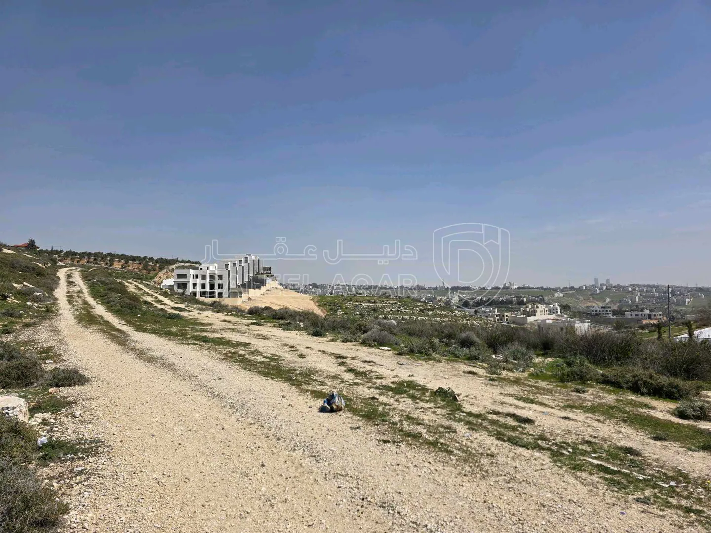 أرض في قطعة مميزة في ابو ركبة بموقعها واطلالتها وسعرها  - 600,000 دأ - صورة 1