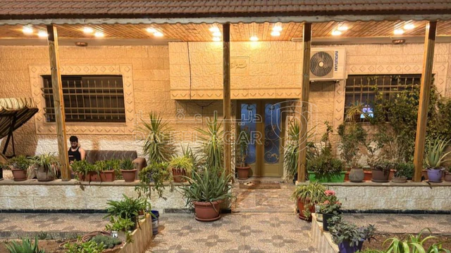 فيلا/منزل - مادبا حي الزهور - 85000 دأ
