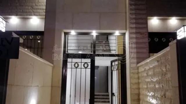 شقة - شقة للبيع طريق ابو السوس الحي فوق الجامعة - 62000 دأ