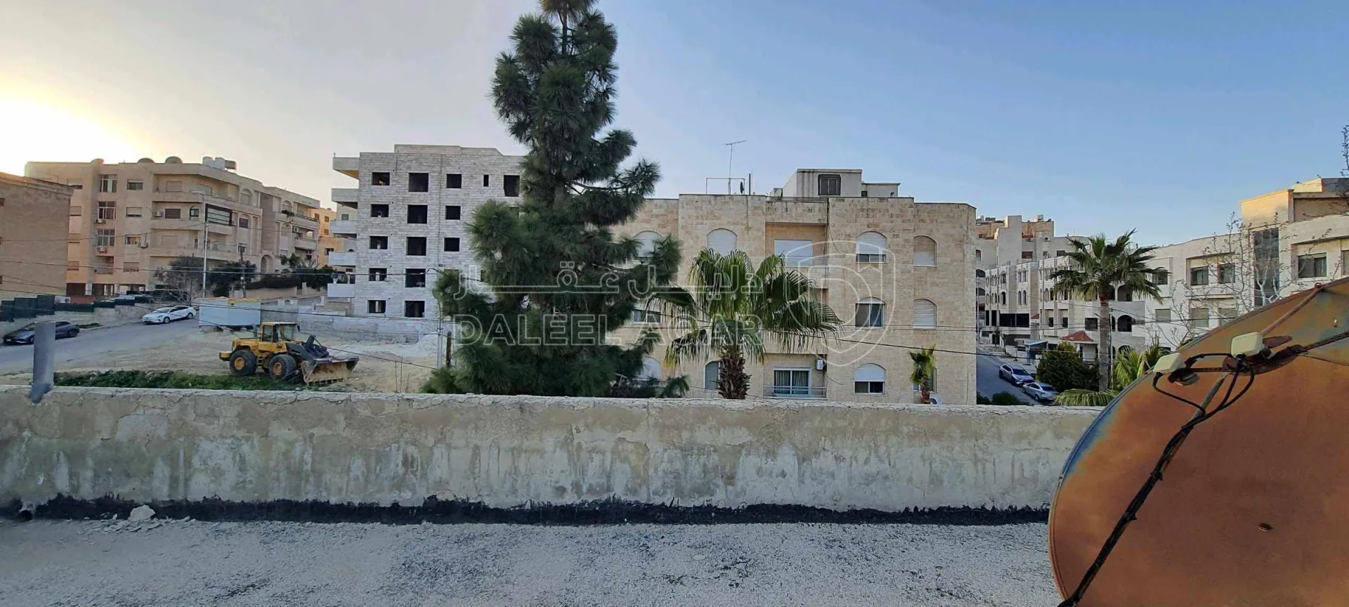 أرض في الجاردنز، شارع خالد الزريقات، فيلا رقم٢٢ - 450,000 دأ - صورة 1